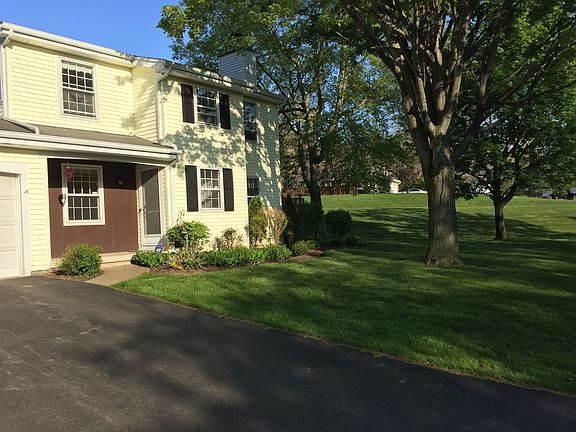 Front of Townhouse/Yard