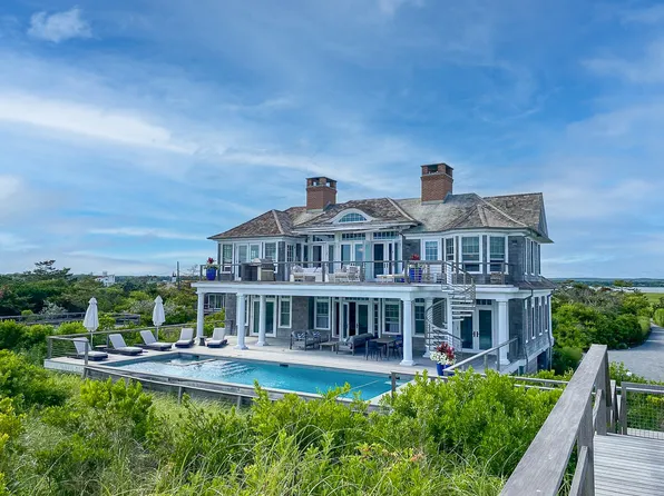 https://photos.zillowstatic.com/fp/40d39679570f2c36820c738cae55b072-p_e.webp