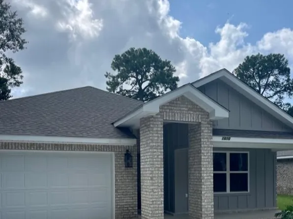 1610 S 9th St, Ocean Springs, MS 39564