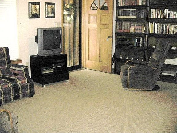 3rd image of 321 W Oliver Ave