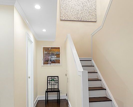 5th image of 301 E 52nd St Unit Pha