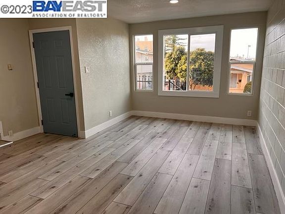 3rd image of 3316 Elliot St