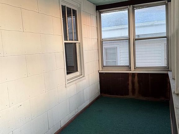 3rd image of 109 S Shamrock St