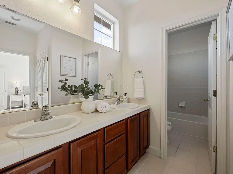 4056 Redondo Dr — Photo 26