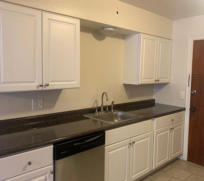 1st image of 2860 Observatory Ave #4379498