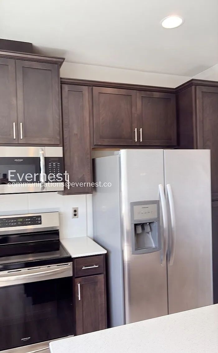 2 bed, 2.5 bath, 1384 sqft, $2,895 — Photo 3
