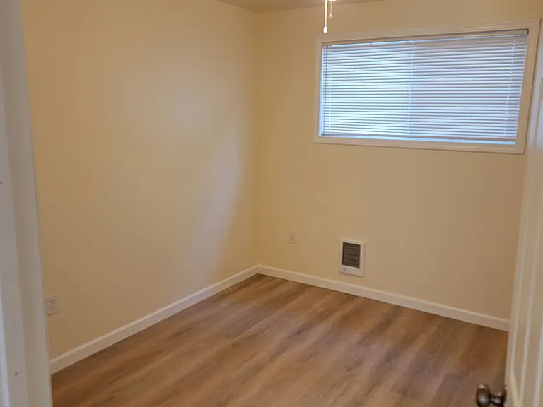 320 J St — Photo 8