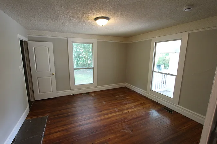442 Hall St — Photo 5