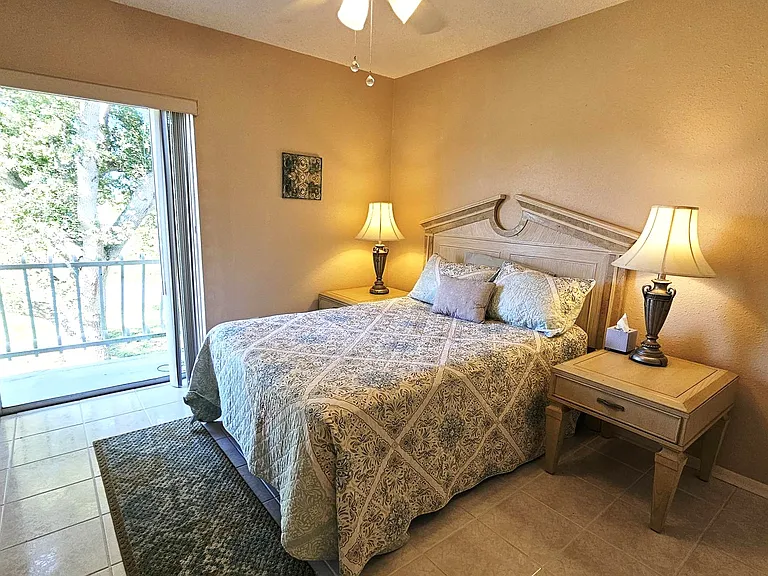 Guest bedroom-Full bed