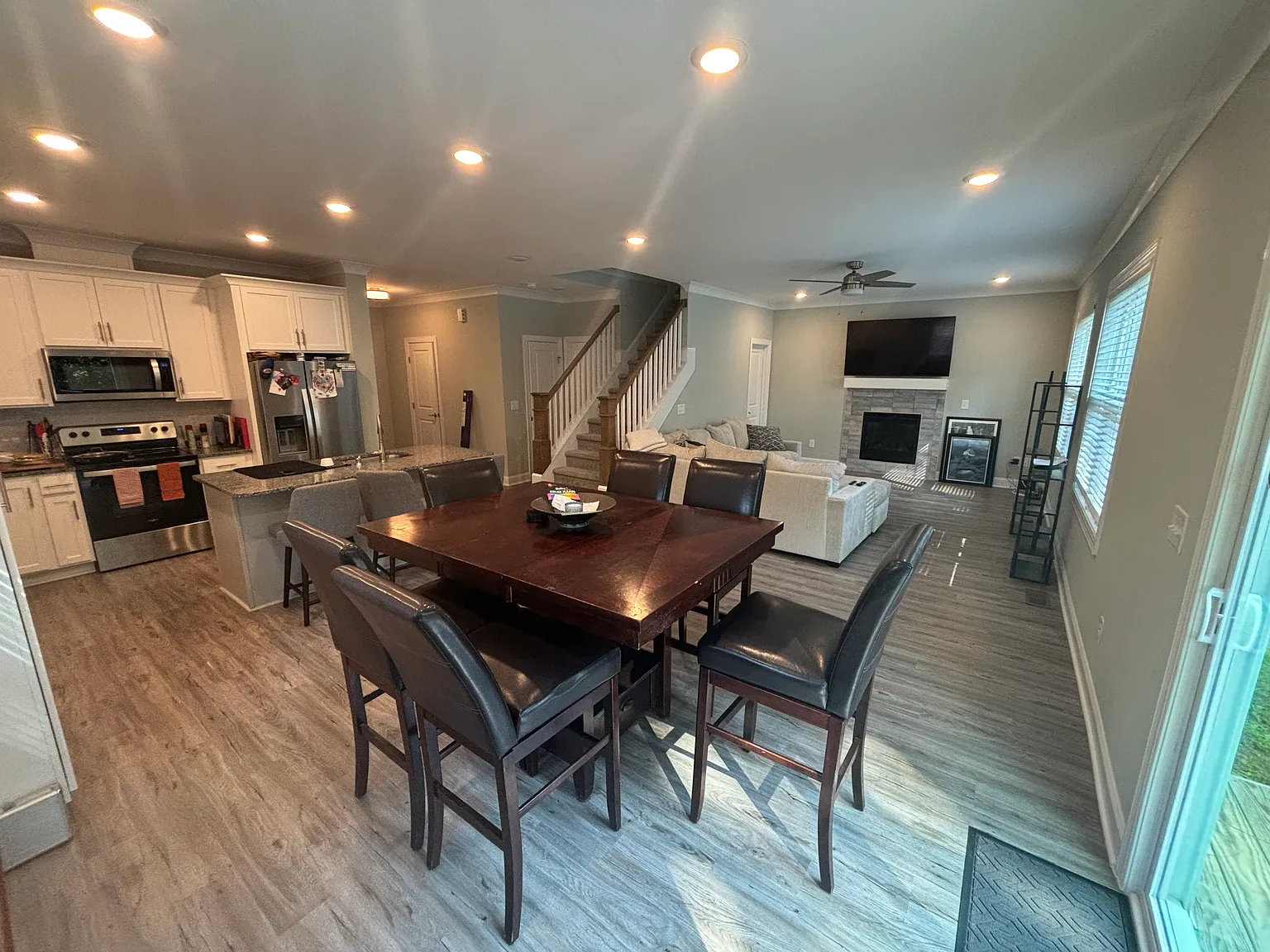 3 bed, 2106 sqft, $2,550 — Photo 2