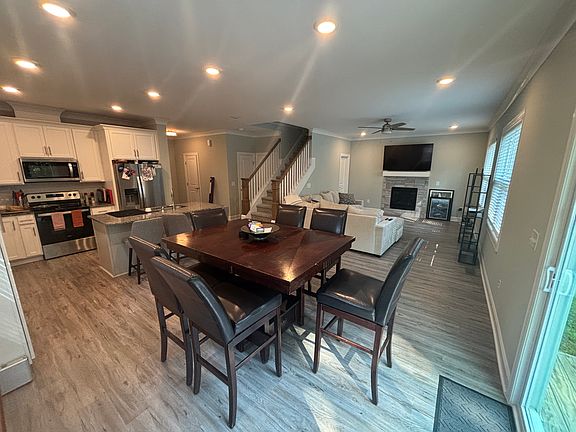 2nd image of 6233 Reagan Ln