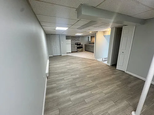 305 W 18th St #BASEMENT Photo 1