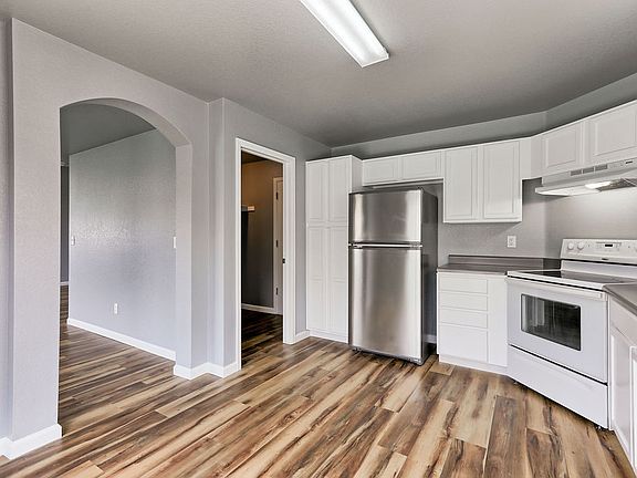 4th image of 438 Heritage Ln Room 3