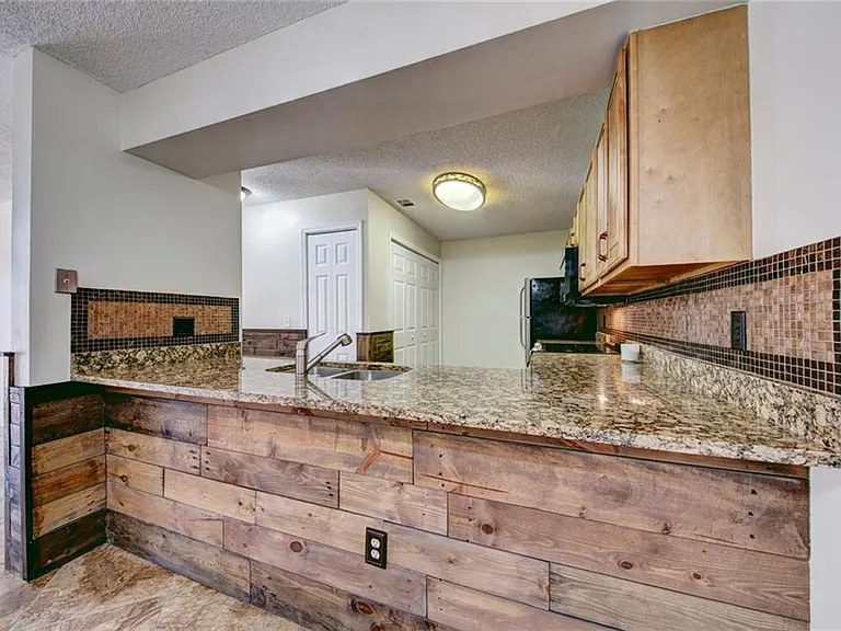 646 Kenwick Cir — Photo 5
