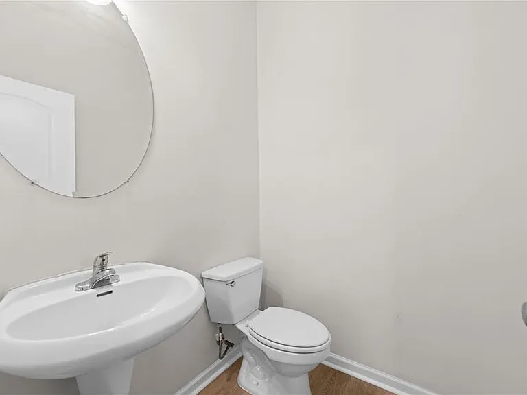 1058 Treymont Ln — Photo 10