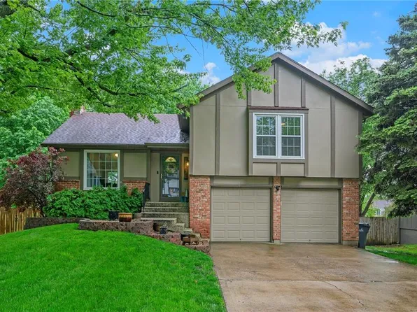 15913 W 154th St, Olathe, KS 66062