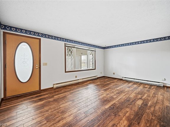 4th image of 9106 Moulin Ave NE