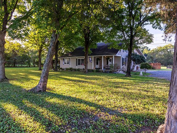 2nd image of 503 Stones River Ln