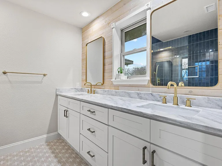 3327 Carriage Cir — Photo 31