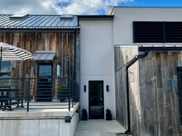 129 W 3rd St, Perrysburg, OH 43551