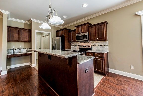 5th image of 300 Saint Matthias Dr