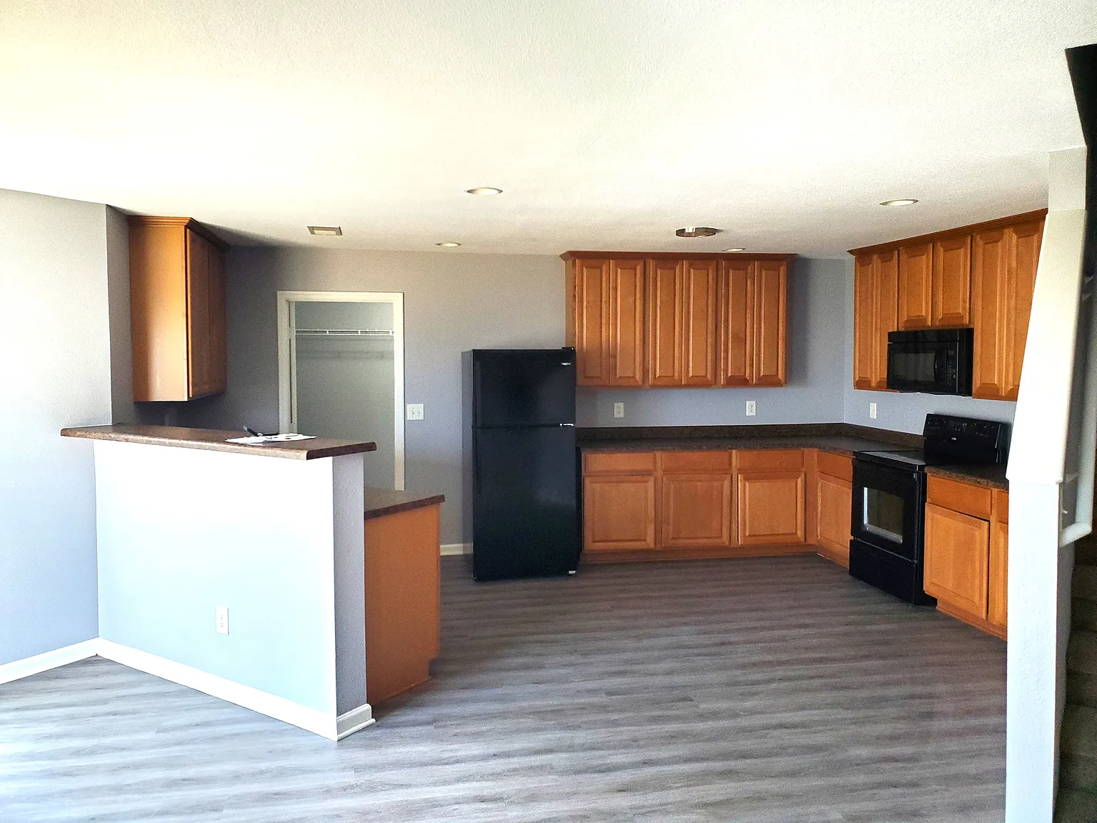 4 bed, 2820 sqft, $2,200 — Photo 4