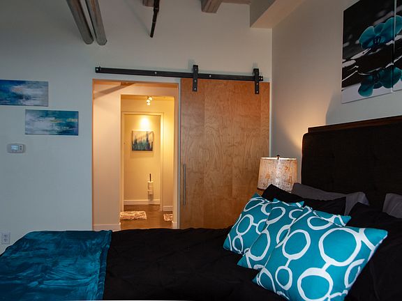 Bedroom/Bathroom 