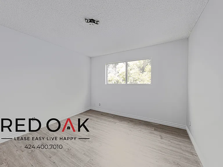 10741 Moorpark St #30 — Photo 17
