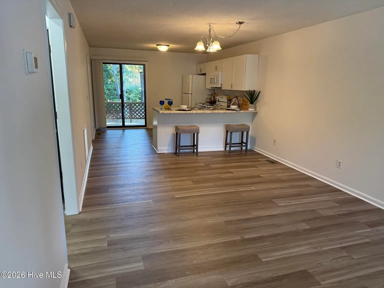 2 bed, 2.0 bath, 892 sqft, $1,400 — Photo 4