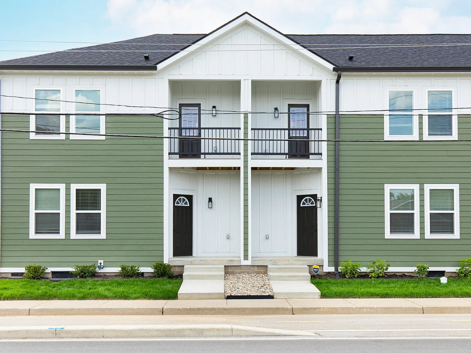 2 bed, 2.5 bath, 1325 sqft, $2,350 — Photo 1