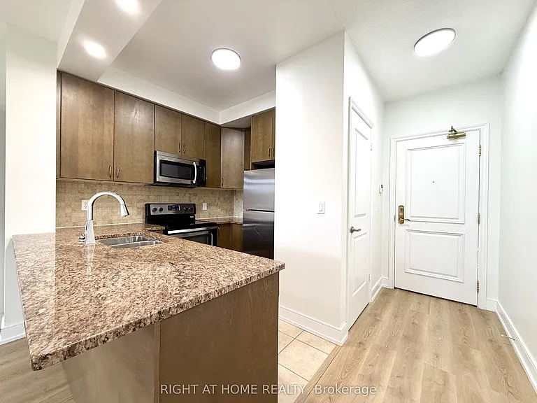 9235 Jane St #214 — Photo 7