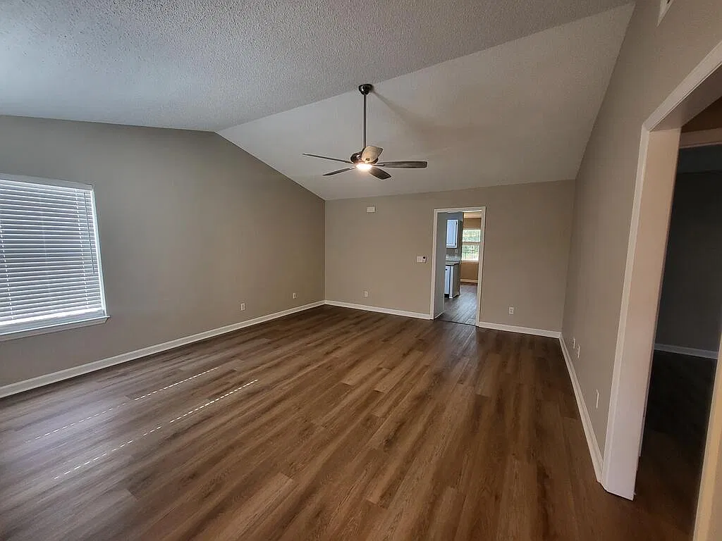 3 bed, 1254 sqft, $1,950 — Photo 3
