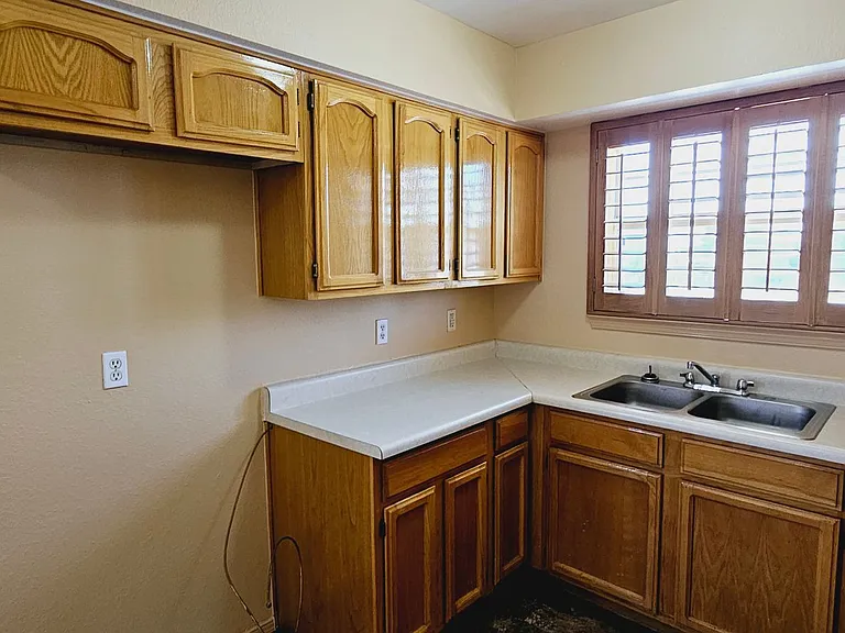 3903 Van Buren Ave — Photo 7