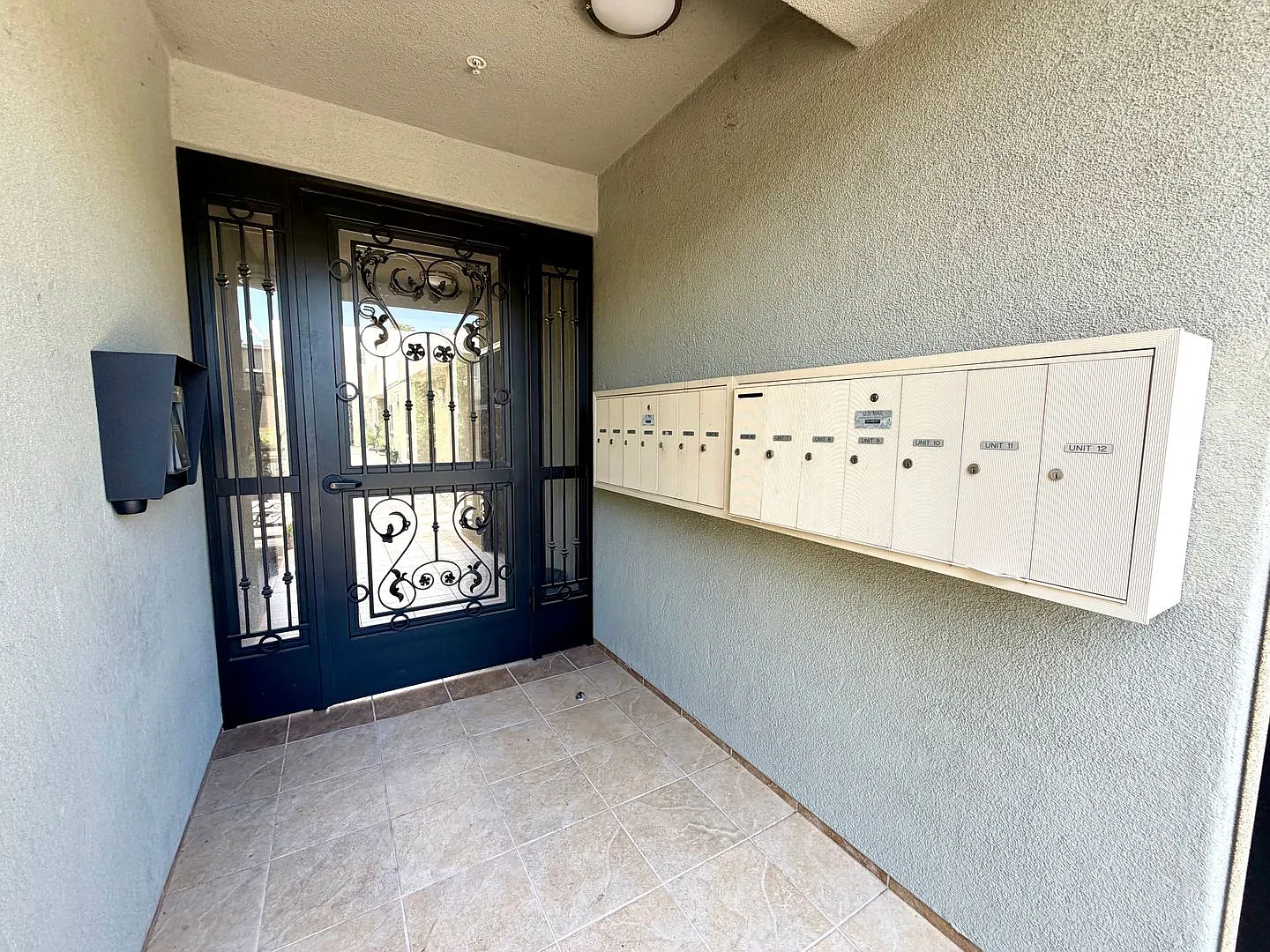 Fabulous 3Bed 2.5bath North Hollywood Condo! — Photo 1