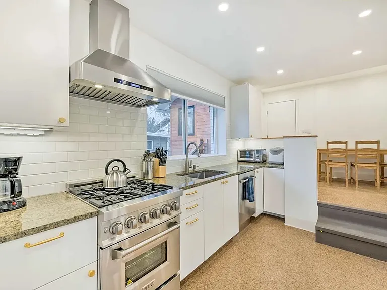 2324 S Green St #FRONT — Photo 12
