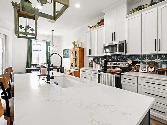 5th image of 1712 Forestdale Blvd