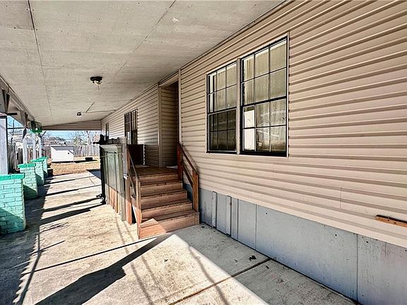4th image of 542 Saddler Rd