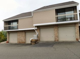 70 Overlook Dr, Clinton, NJ 08809