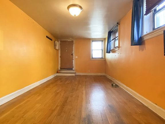 5th image of 2522 35th St #1C