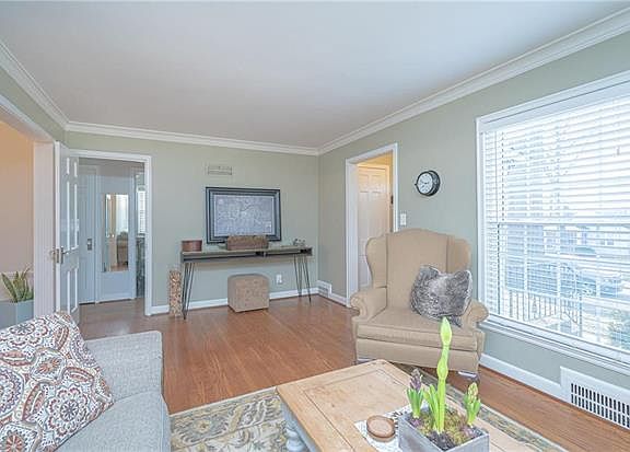 5th image of 7645 Belleview Ave