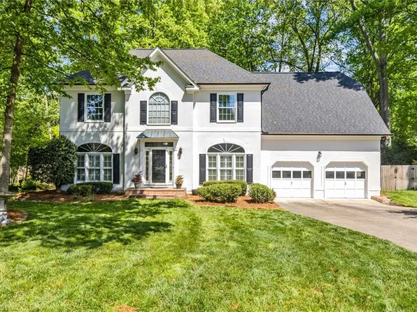2804 Woodley Ct, Jamestown, NC 27282