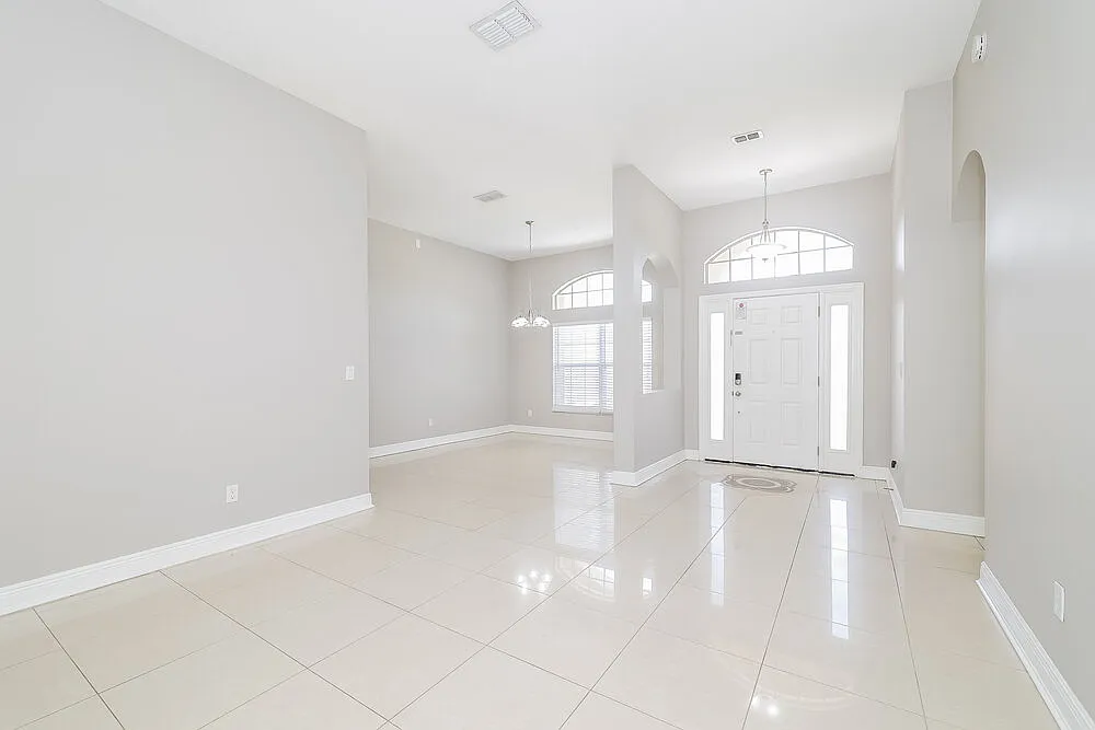 4 bed, 3.0 bath, 2220 sqft, $2,360 — Photo 3