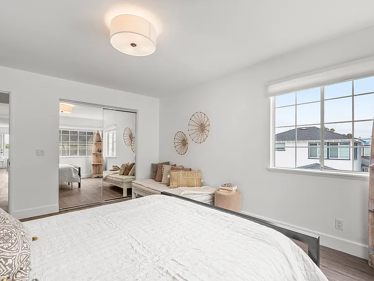 709 W Balboa Blvd — Photo 35