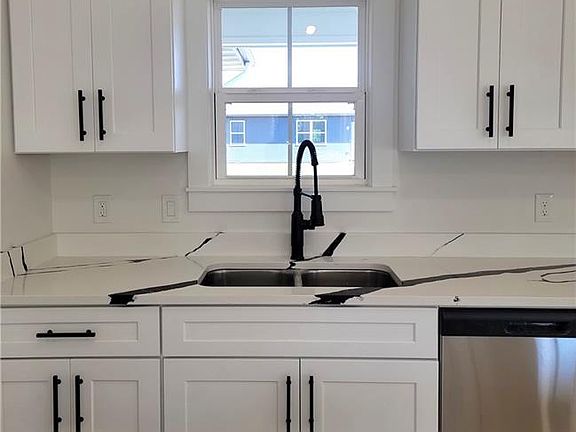 4th image of 600 Catalpa St