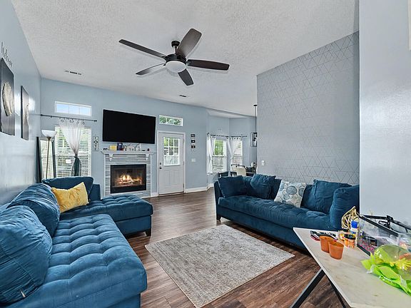 4th image of 133 Pecan Grove Ave