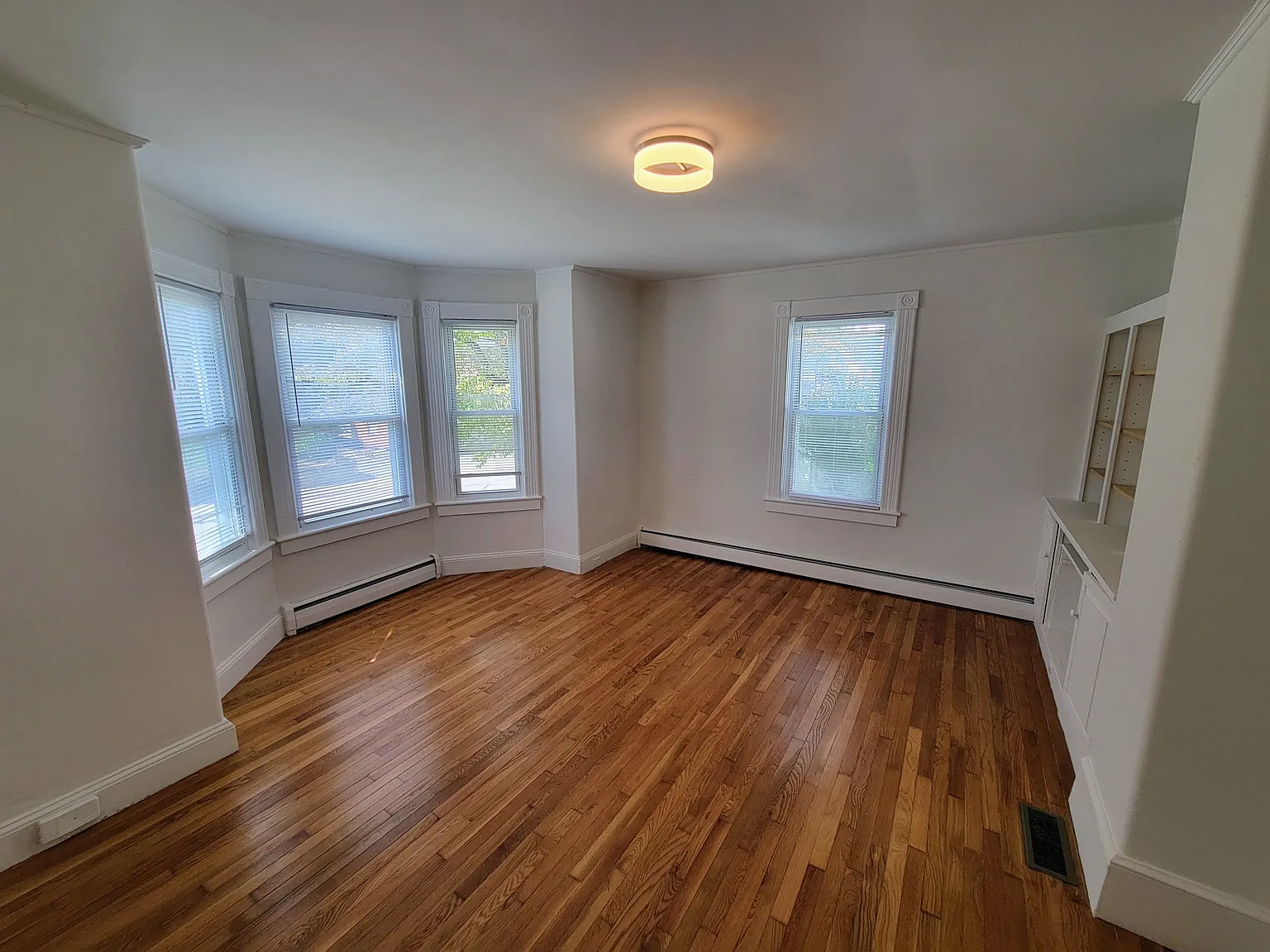 2 bed, 1200 sqft, $1,750 — Photo 2