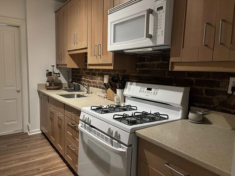 512 Constitution Ave NE #B — Photo 11