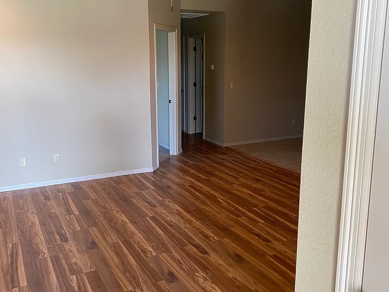 2857 N Seneca Ave — Photo 11