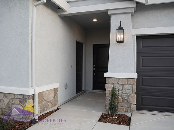 3rd image of 1100 Cedar Dr