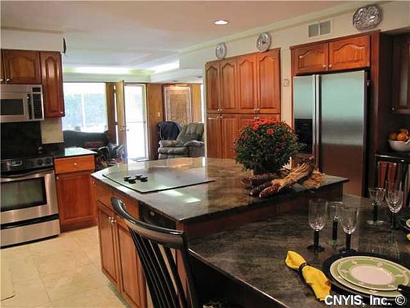 3rd image of 6800 Knollwood Rd